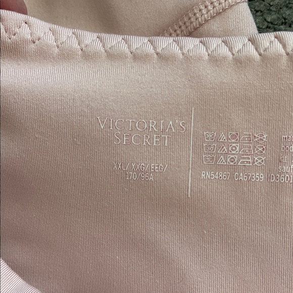 NWT Victoria's Secret Light Pink Capri Leggings - Women's - Picture 2 of 5